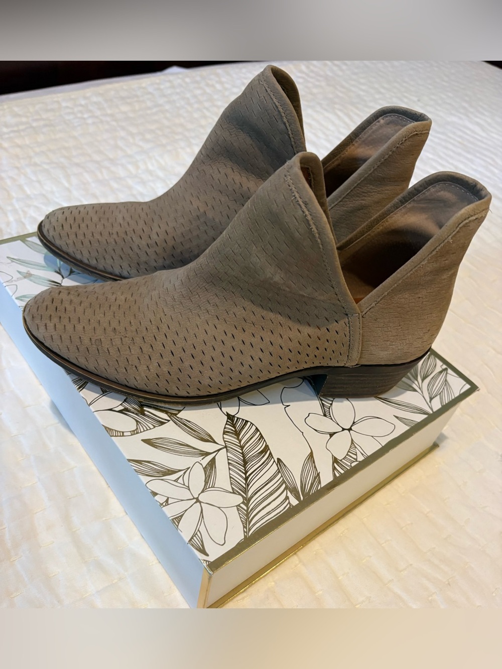 Lucky Brand Ponic  Suede Perforated Cutout Ankle Booties 10M Festival Cowgirl